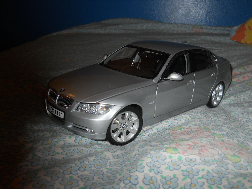 1/18 BMW 2006 E90 325i 330i 335i Silver Kyosho